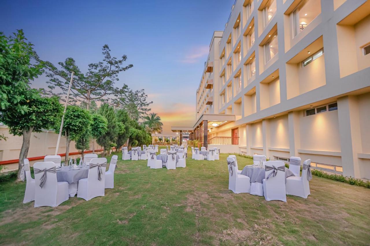 Regenta Dehradun By Royal Orchid Hotels Limited Dış mekan fotoğraf